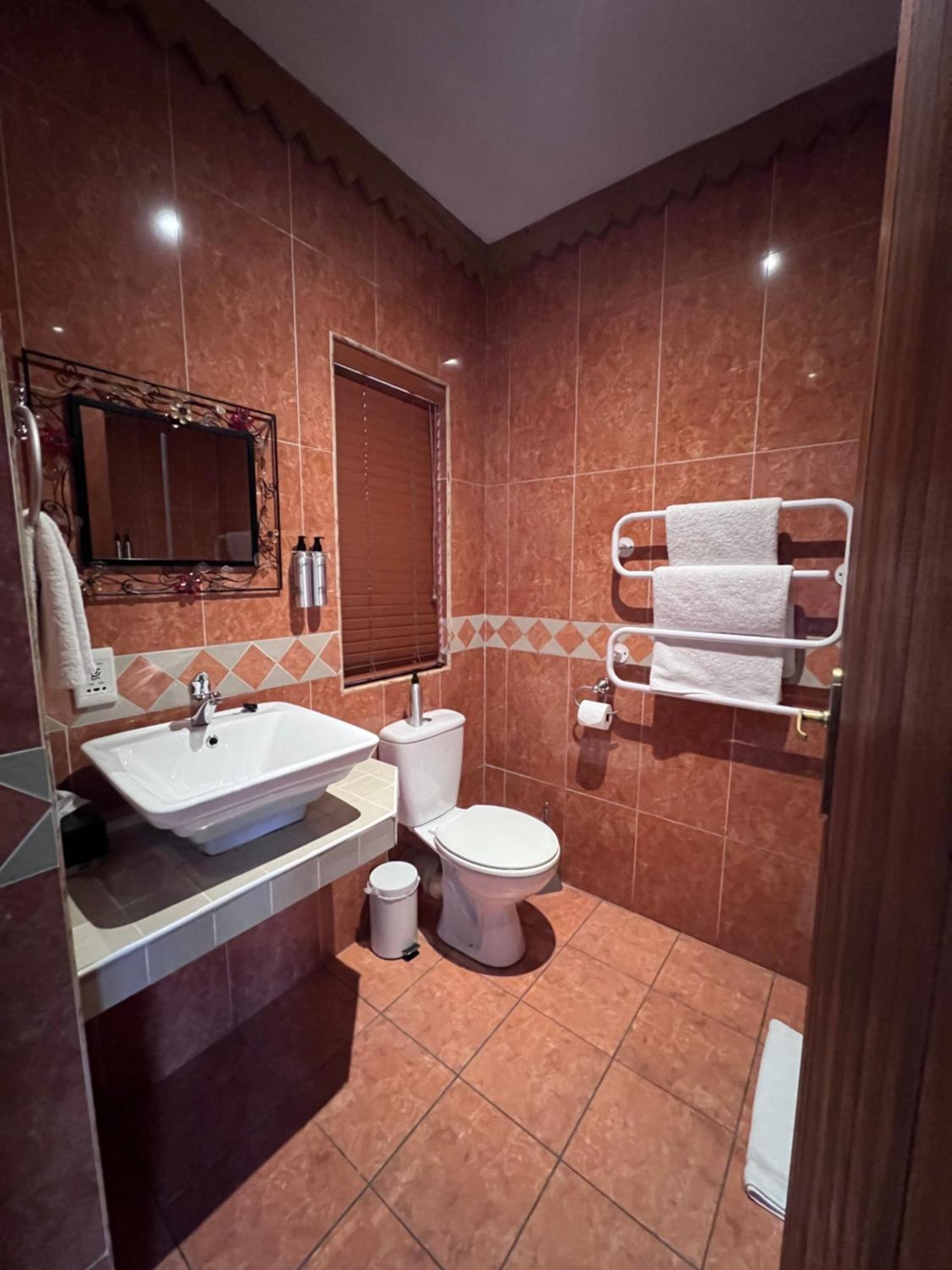 Bohemian Guesthouse - Претория Экстерьер фото