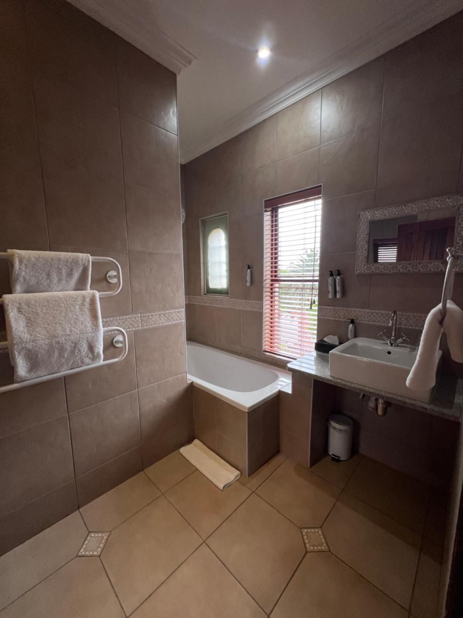 Bohemian Guesthouse - Претория Экстерьер фото